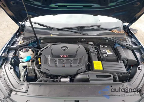 2018 Volkswagen Passat 2.0T R-Line/2.0T S z USA, uszkodzony, nr VIN 1VWAA7A31JC023061